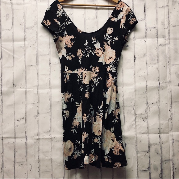 Anthropologie Dresses & Skirts - Kimchi Blue floral dress sz L